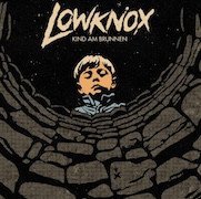 Lowknox: Kind am Brunnen